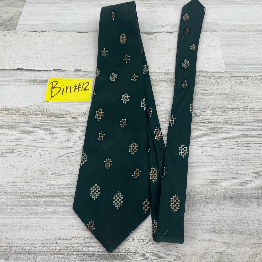 Vintage Dache Green Tie Neck Design